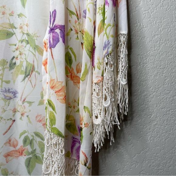 Show Me Your Mumu Metzler Kimono in Flower Press Floral Pattern Embroidered Trim - Picture 10 of 16